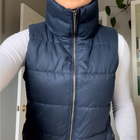 Navy puffer vest - Picture 8 of 11